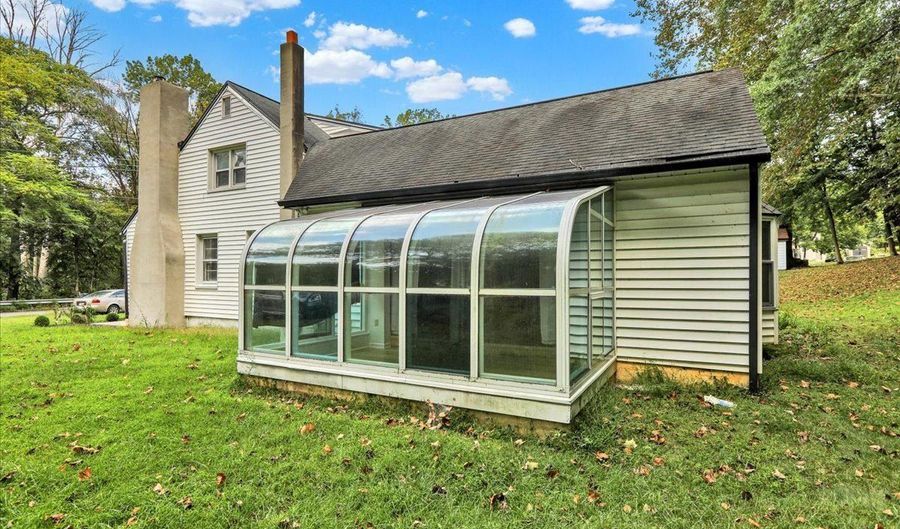 900 BUTTER Ln, Reading, PA 19606 - 3 Beds, 2 Bath
