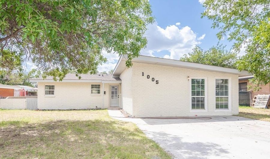 1005 NW 9th St, Andrews, TX 79714 - 3 Beds, 2 Bath