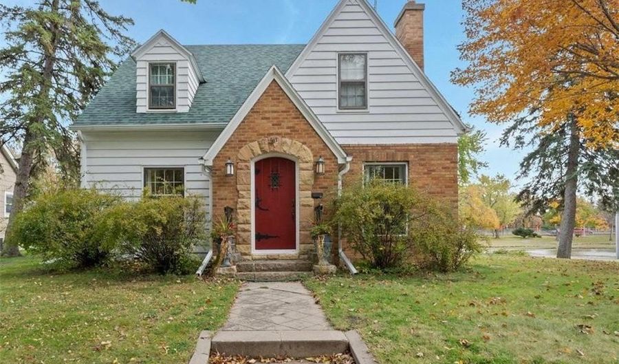 817 Maple St, Alexandria, MN 56308 - 4 Beds, 3 Bath