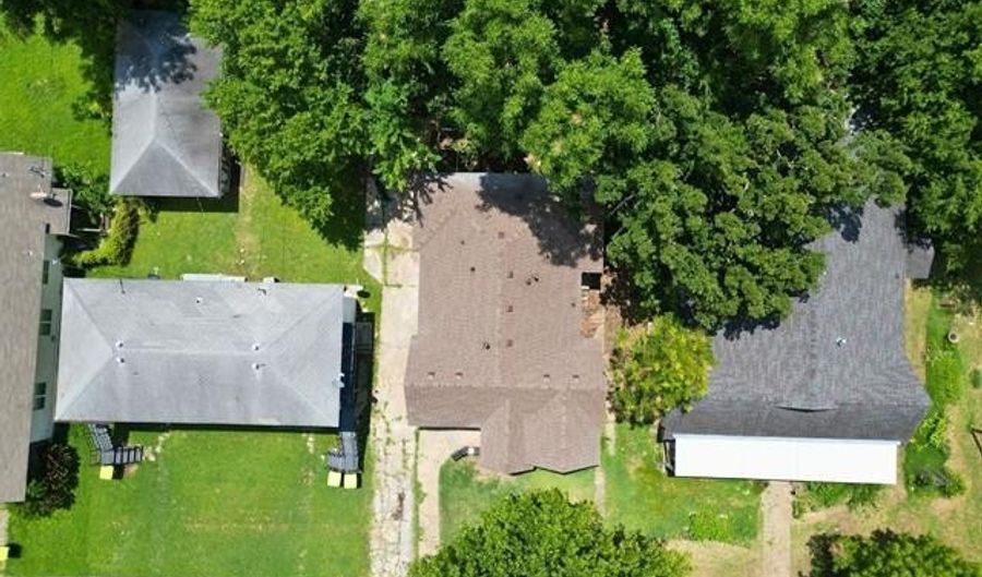 805 E 17th St, Ada, OK 74820 - 3 Beds, 1 Bath