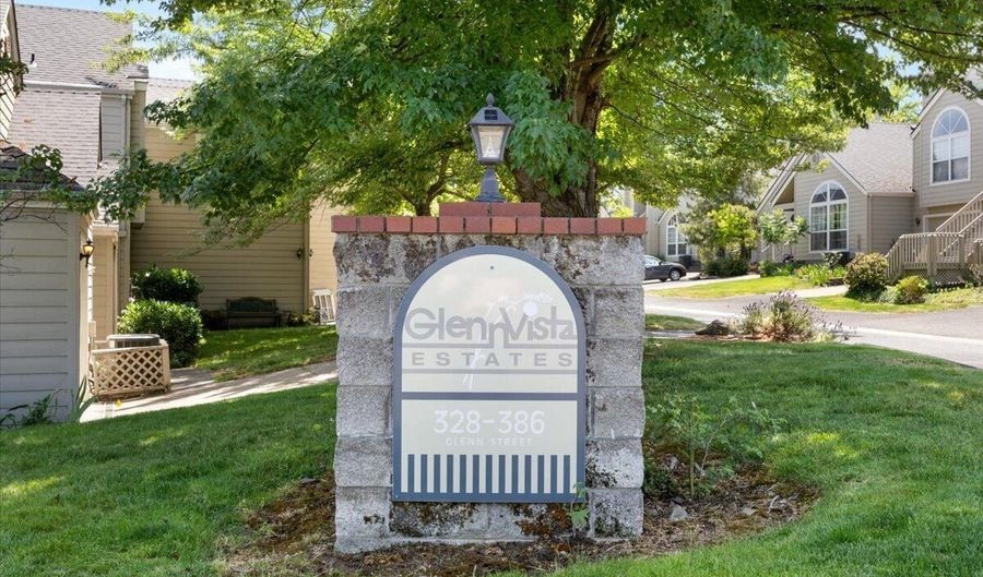 330 Glenn St, Ashland, OR 97520 - 2 Beds, 2 Bath