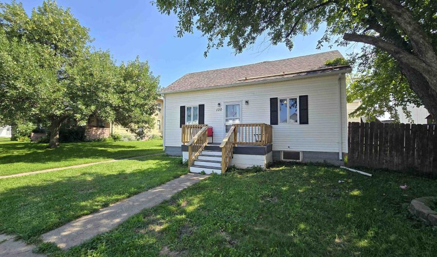 130 Dakota St, Akron, IA 51001 - 3 Beds, 1 Bath