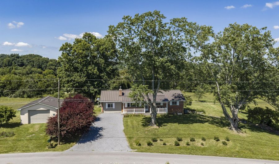1655 Mary Lamons Rd, Afton, TN 37616 - 4 Beds, 3 Bath