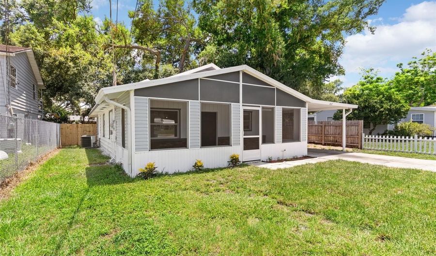 207 DIXIE Hwy, Auburndale, FL 33823 - 4 Beds, 2 Bath