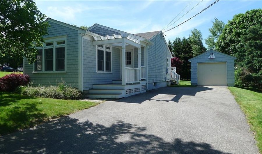 121 Prospect Ave, Middletown, RI 02842 - 3 Beds, 3 Bath