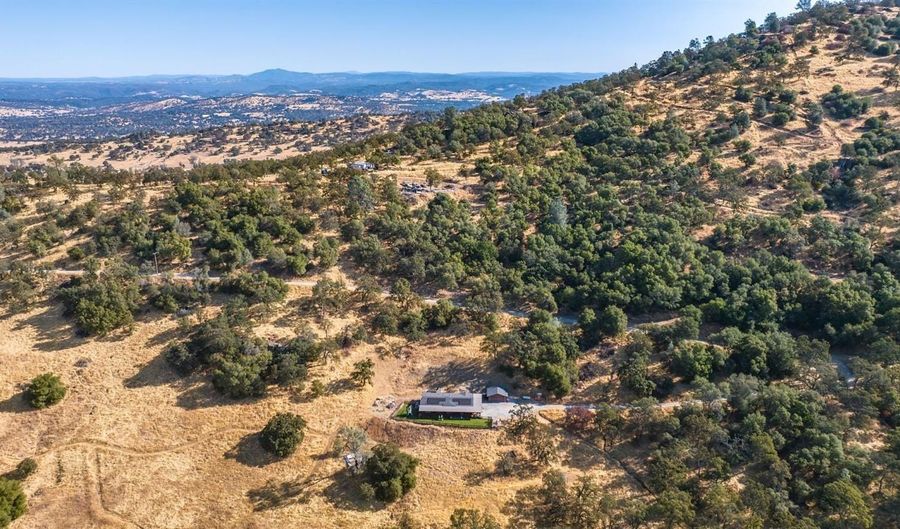 1560 Pinto Dr, Angels Camp, CA 95222 - 3 Beds, 3 Bath
