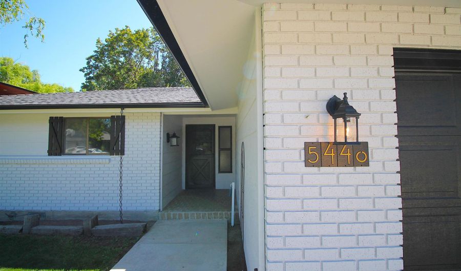 5440 N Tuckerson Pl, Boise, ID 83704 - 3 Beds, 2 Bath