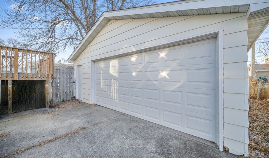 110 9th St SE, Altoona, IA 50009 - 3 Beds, 2 Bath