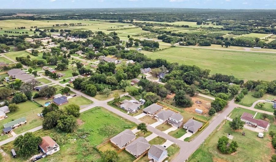 308 W 3rd St, Arcadia, OK 73007 - 3 Beds, 2 Bath