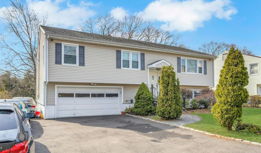 25 Quinsey Dr, Bridgeport, CT 06606 - 5 Beds, 2 Bath