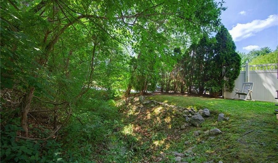 164 Bear Hill Rd 35, Cumberland, RI 02864 - 3 Beds, 3 Bath