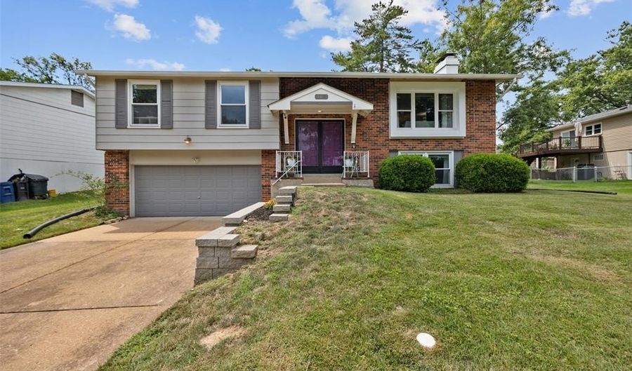 380 Genoa Dr, Ballwin, MO 63021 - 3 Beds, 3 Bath