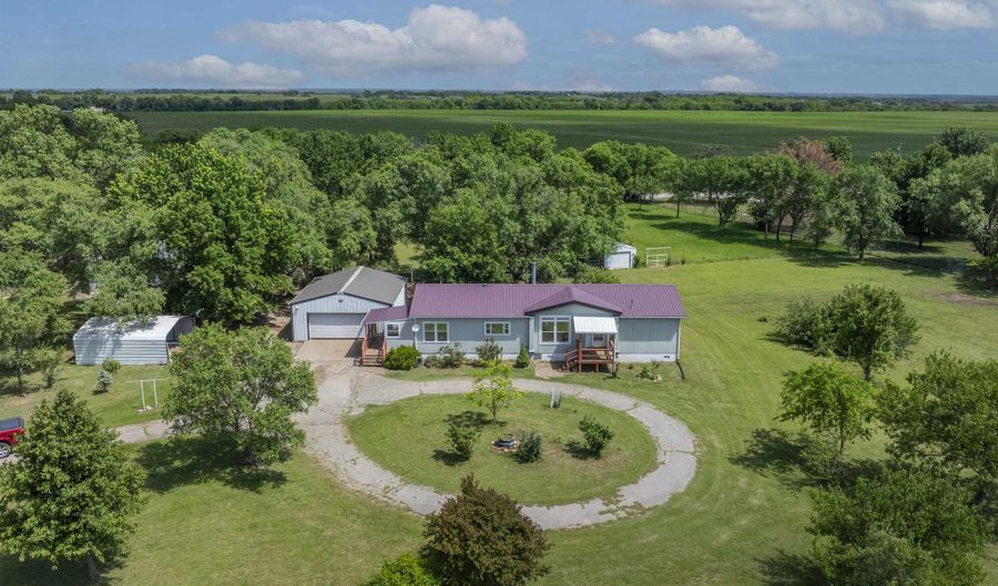 33017 77th Rd, Arkansas City, KS 67005 - 3 Beds, 2 Bath