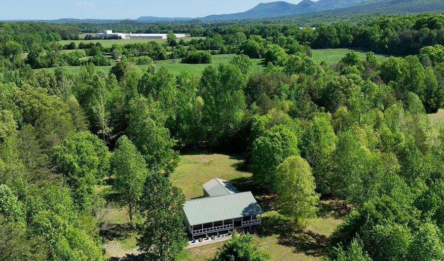 195 Horton Bridge Rd, Benton, TN 37307 - 3 Beds, 2 Bath