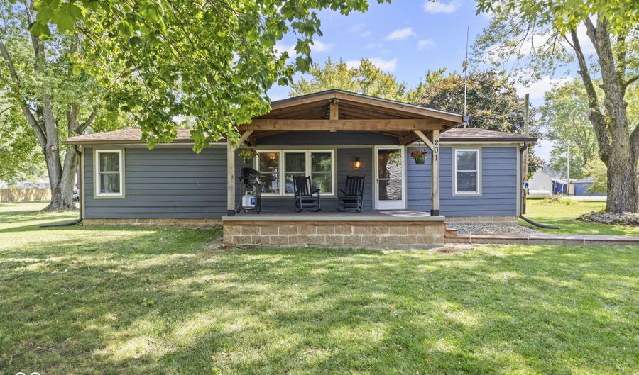 201 Walnut St, Advance, IN 46102 - 2 Beds, 2 Bath