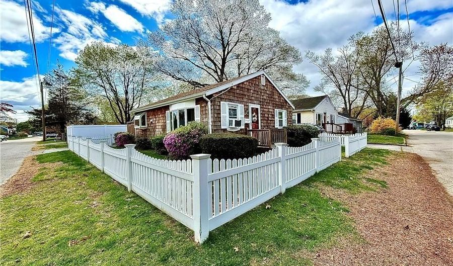 78 Viola Ave, East Providence, RI 02915 - 2 Beds, 2 Bath
