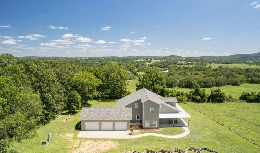 1395 County Road 403, Berryville, AR 72616 - 4 Beds, 4 Bath