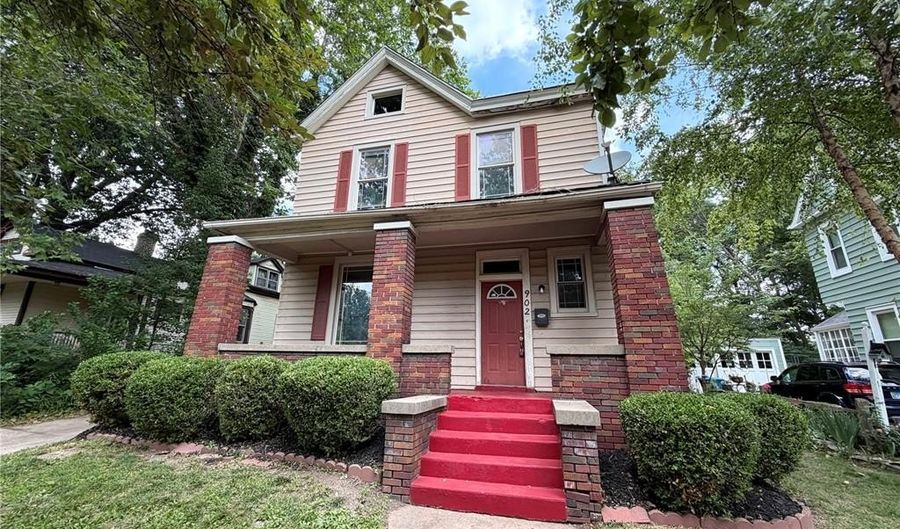 902 Royal St, Alton, IL 62002 - 3 Beds, 2 Bath
