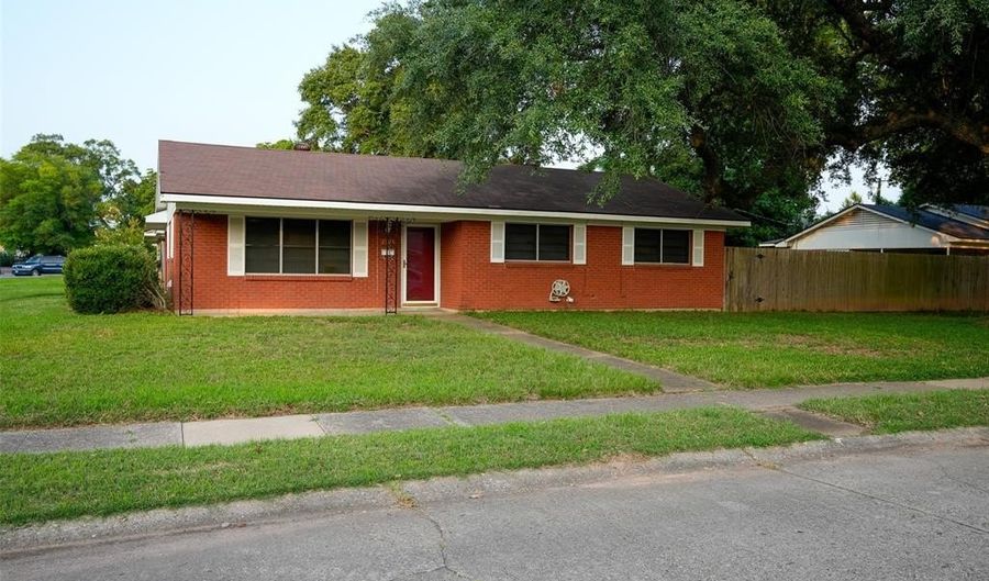 2903 Bolch St, Shreveport, LA 71104 - 3 Beds, 2 Bath