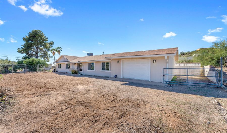 33300 S RIVER BEND Rd, Black Canyon City, AZ 85324 - 3 Beds, 2 Bath