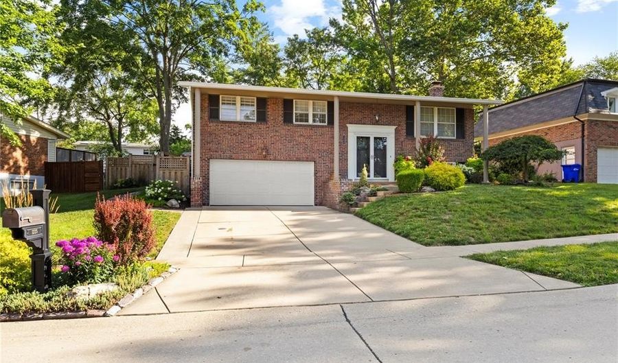 1225 Wissmann Dr, Ballwin, MO 63011 - 3 Beds, 2 Bath