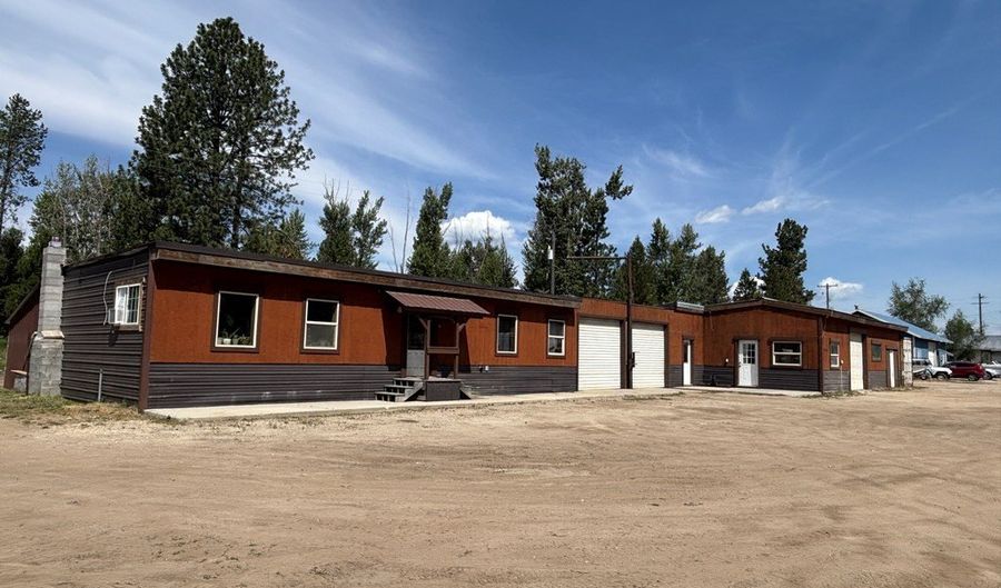 941 S Main St, Cascade, ID 83611 - 3 Beds, 3 Bath