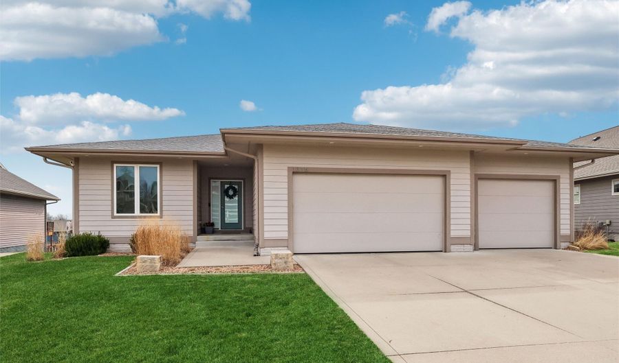 1315 Bailey Ct, Adel, IA 50003 - 4 Beds, 3 Bath