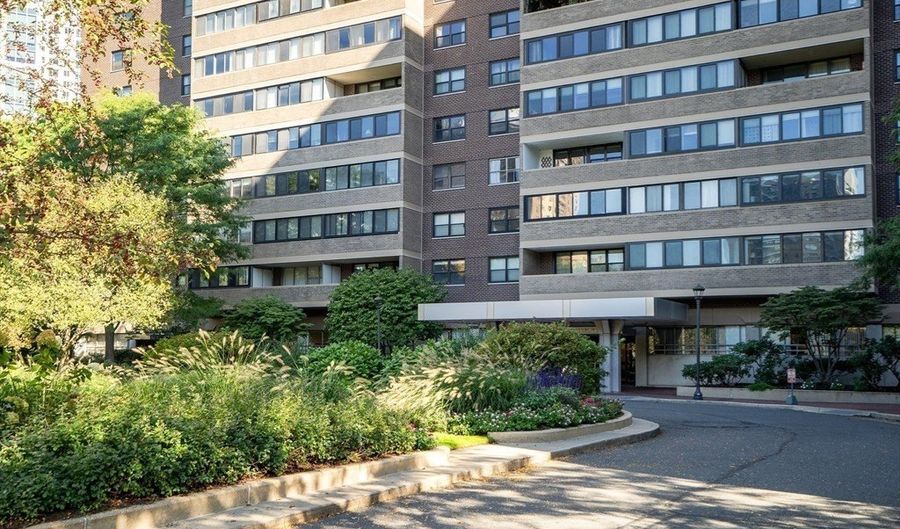 9 Hawthorne Pl 5K, Boston, MA 02114 - 0 Beds, 1 Bath