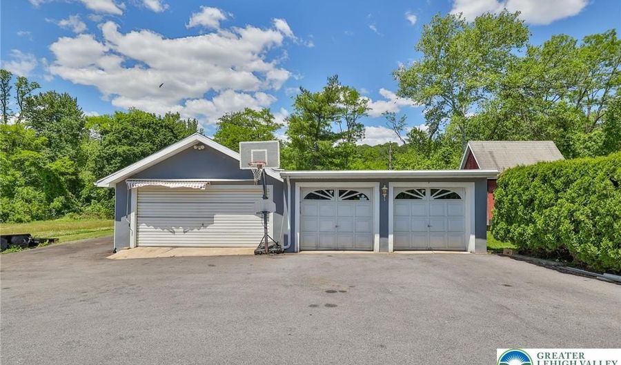 1635 E Emmaus Ave, Allentown, PA 18103 - 4 Beds, 3 Bath
