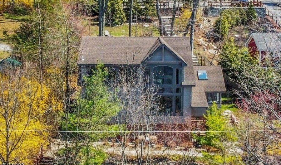 1046 Lakeside Dr E, Alloway, NJ 07422 - 2 Beds, 1 Bath