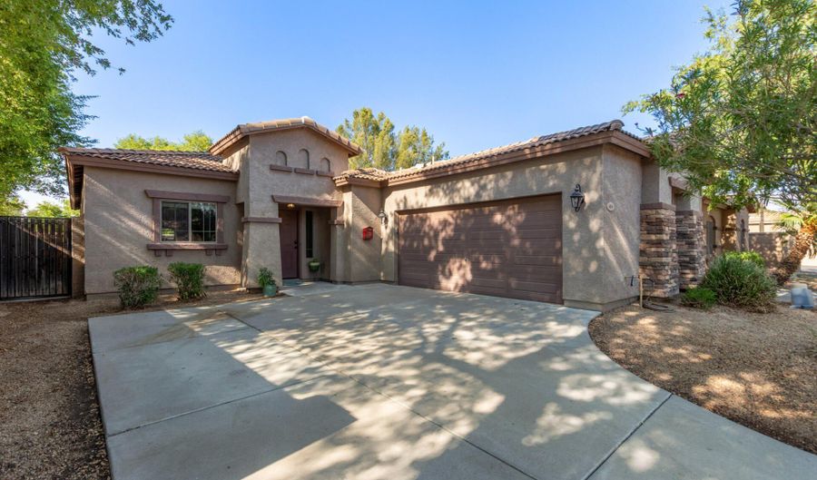 484 E RAINBOW Dr, Chandler, AZ 85249 - 2 Beds, 2 Bath