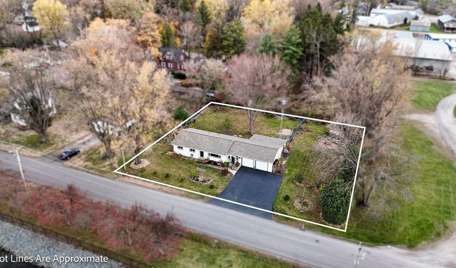 235 School St, Amherst, WI 54406 - 3 Beds, 1 Bath