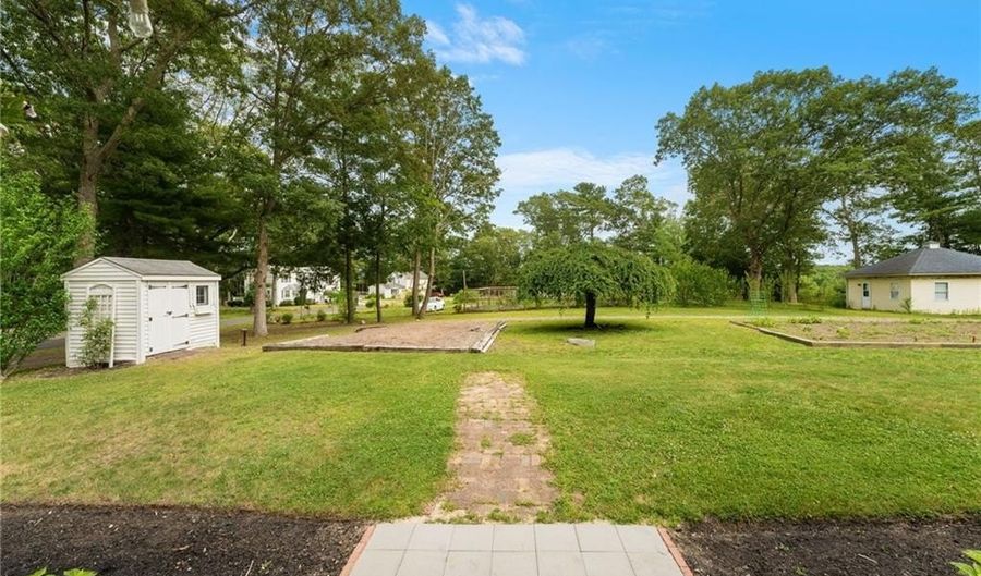 15 Bestwick Trl, Coventry, RI 02816 - 4 Beds, 3 Bath