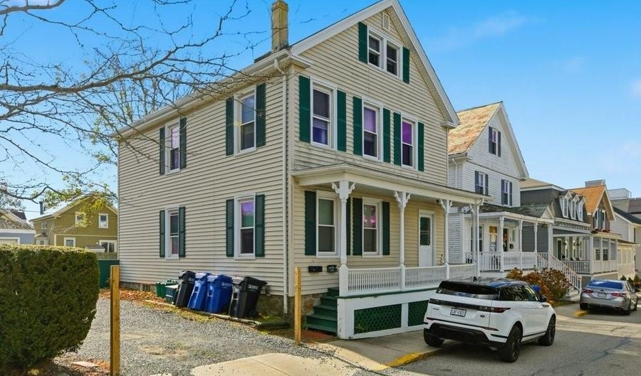 19 Dixon St 2, Newport, RI 02840 - 3 Beds, 1 Bath