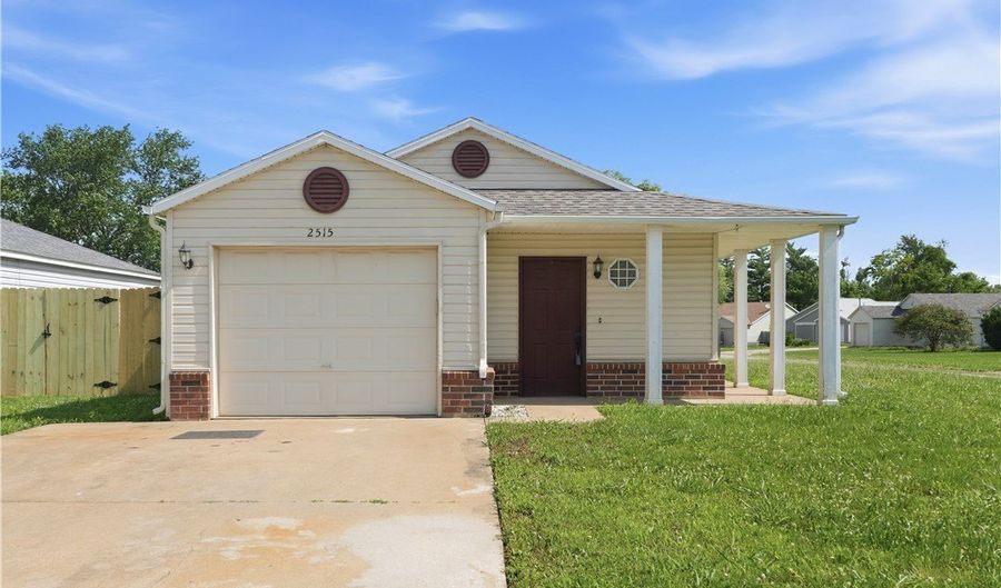 2515 SE 4th St, Bentonville, AR 72712 - 3 Beds, 2 Bath