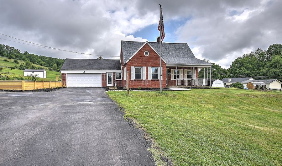15497 Porterfield Hwy, Abingdon, VA 24210 - 3 Beds, 3 Bath