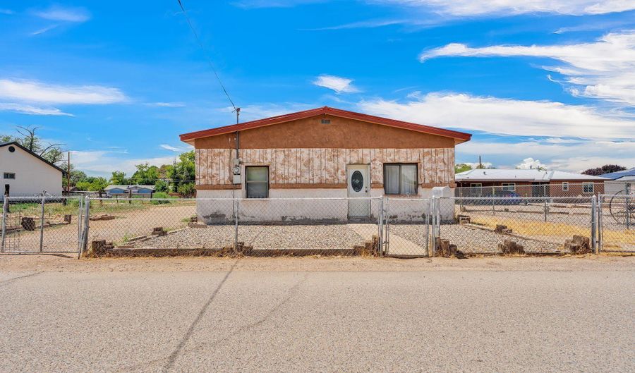 633 Wisconsin St, Belen, NM 87002 - 3 Beds, 1 Bath