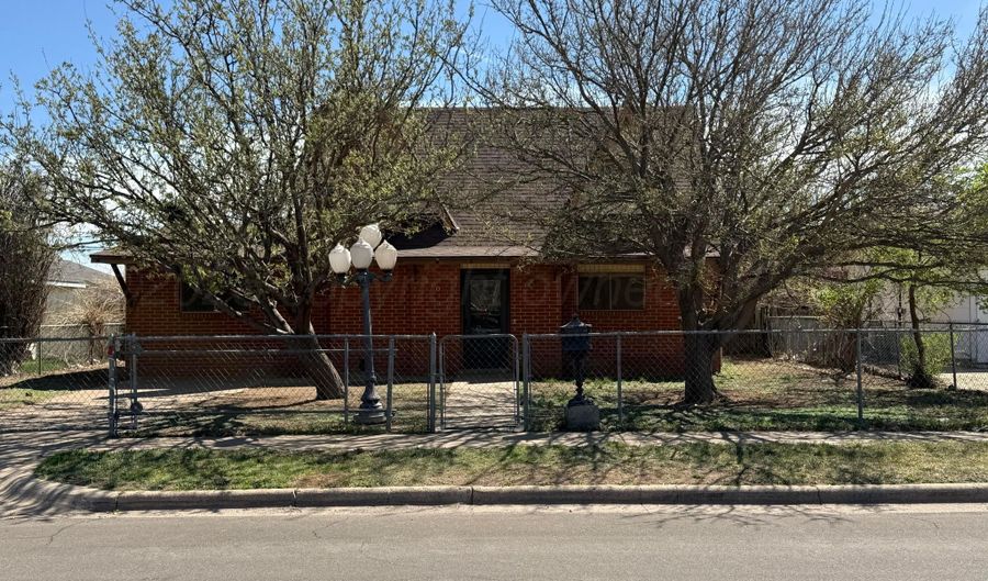 2402 N Seminole St, Amarillo, TX 79107 - 3 Beds, 2 Bath