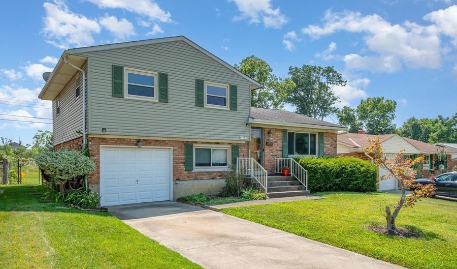 5153 Kincardine Dr, Cincinnati, OH 45238 - 3 Beds, 2 Bath