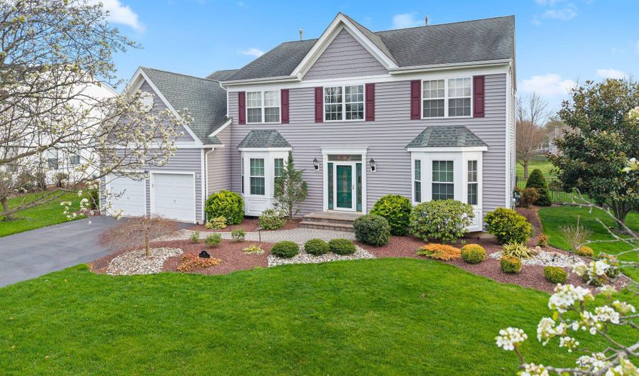 16 Heritage Dr, Allentown, NJ 08501 - 4 Beds, 3 Bath