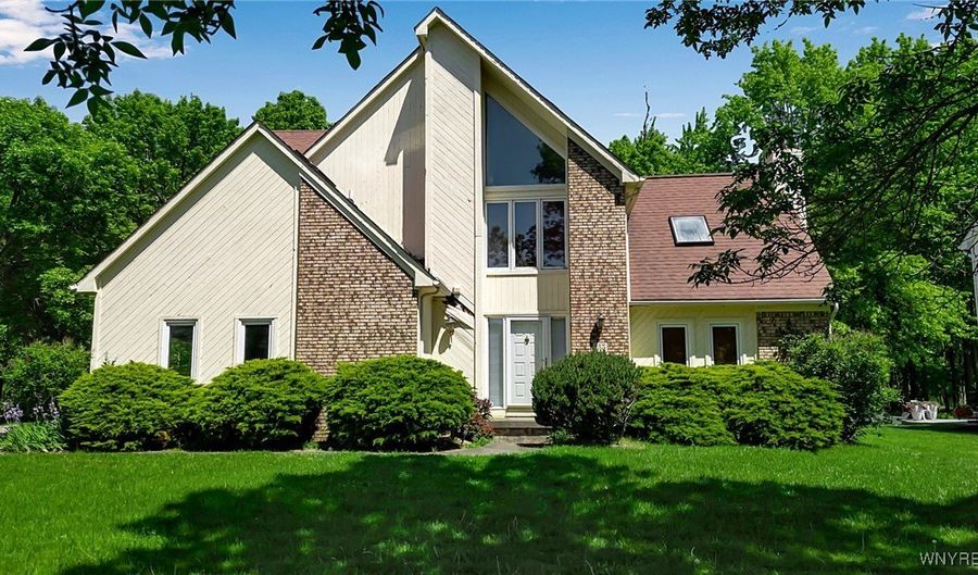 113 Meadow Spring Ln, Amherst, NY 14051 - 3 Beds, 3 Bath