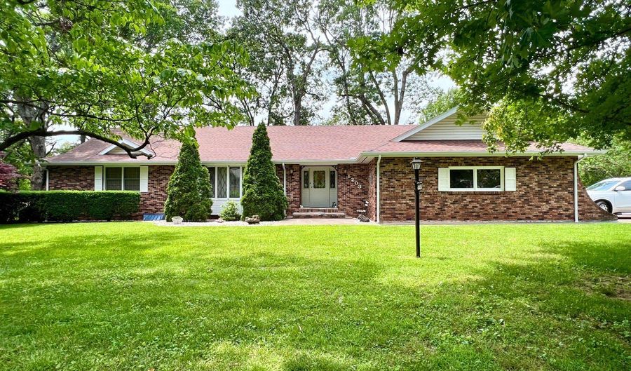 1203 Oak Ave, Aurora, MO 65605 - 4 Beds, 4 Bath