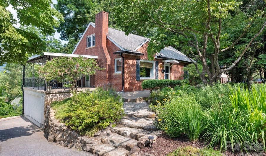 72 Ivanhoe Ave, Asheville, NC 28806 - 3 Beds, 2 Bath