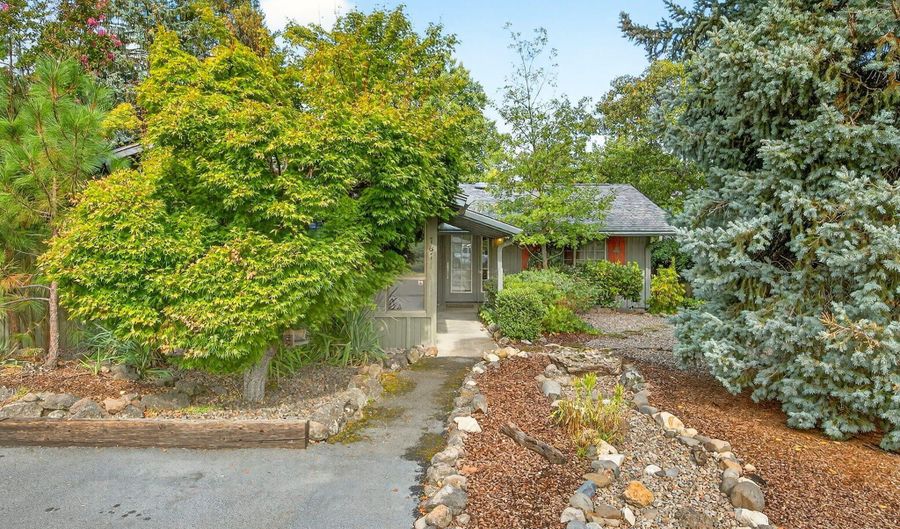 767 Twin Pines Cir, Ashland, OR 97520 - 3 Beds, 2 Bath