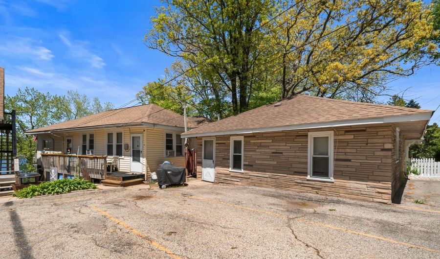26198 W Spring Grove Rd, Antioch, IL 60002 - 14 Beds, 8 Bath