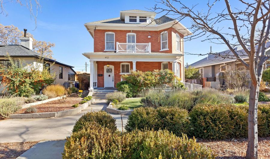 412 11th St NW, Albuquerque, NM 87102 - 3 Beds, 3 Bath