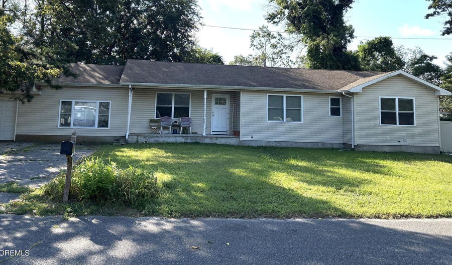 1025 Seaman Ave, Beachwood, NJ 08722 - 3 Beds, 2 Bath