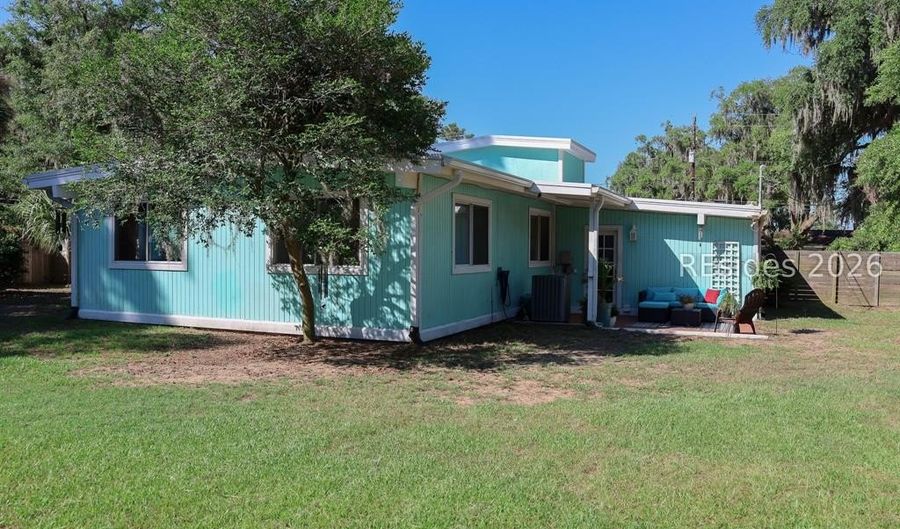 1001 Broad River Dr, Beaufort, SC 29906 - 3 Beds, 2 Bath