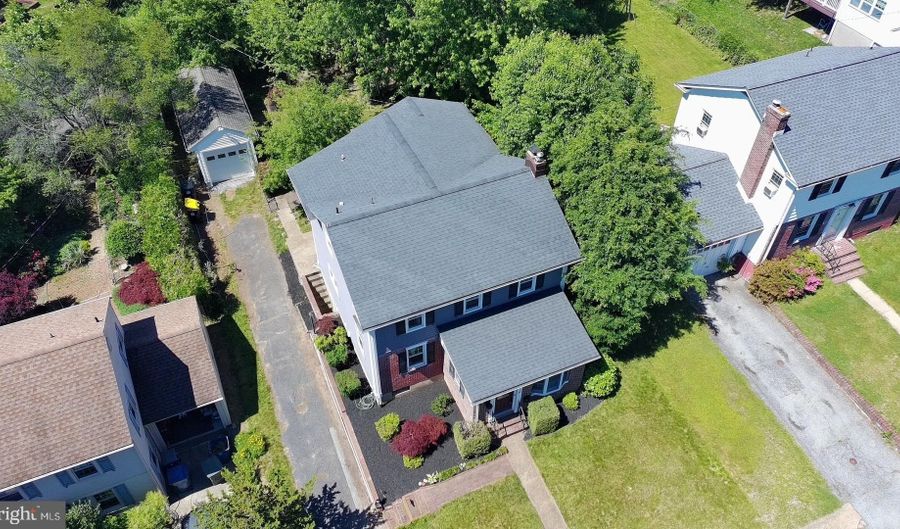 14 HILLSIDE Rd, Claymont, DE 19703 - 4 Beds, 3 Bath
