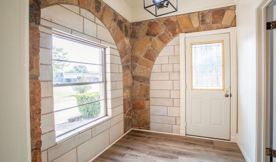 232 S Jacobs St, Albany, TX 76430 - 3 Beds, 2 Bath